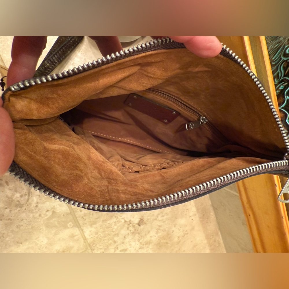 NWT Patricia Nash Tooled Turquoise Valerie Leather Wristlet - Picture 5 of 7